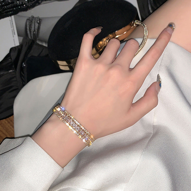 Zirconia Collision Spark Bracelet Design